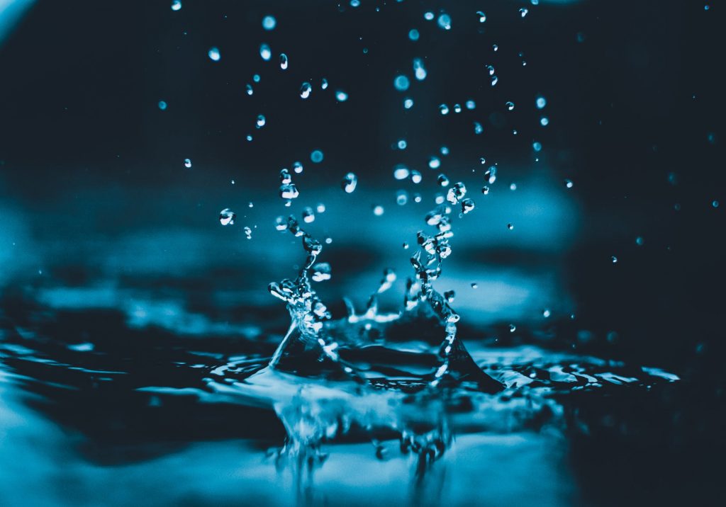 shallow focus photography of water splash